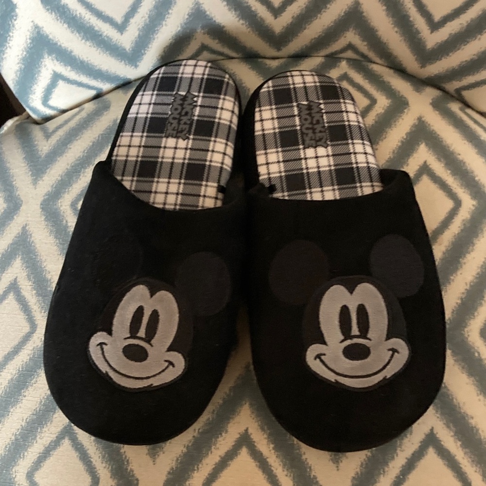 Disney Mickey Mouse‎ Black Indoor Slippers 9/10 NWOT 🌸